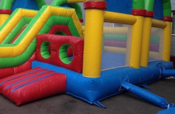 На надувных детских аттракционах в Брестской области нашли много нарушений