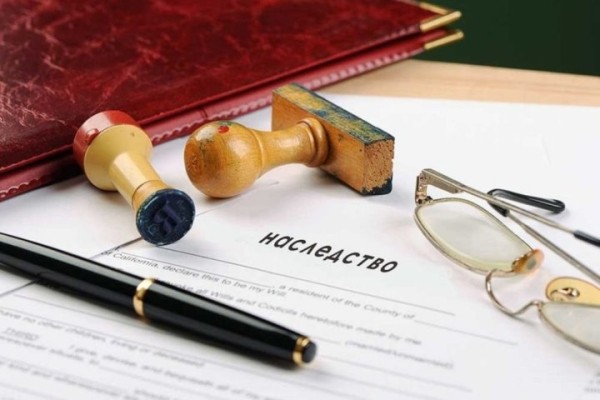 Если взять под опеку ребенка, сможет ли он претендовать на имущество родителей-опекунов?