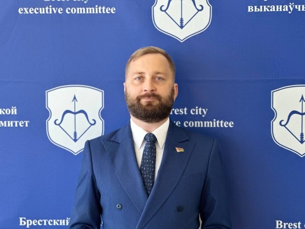 В Горисполкоме новый управделами и начальник отдела спорта и туризма