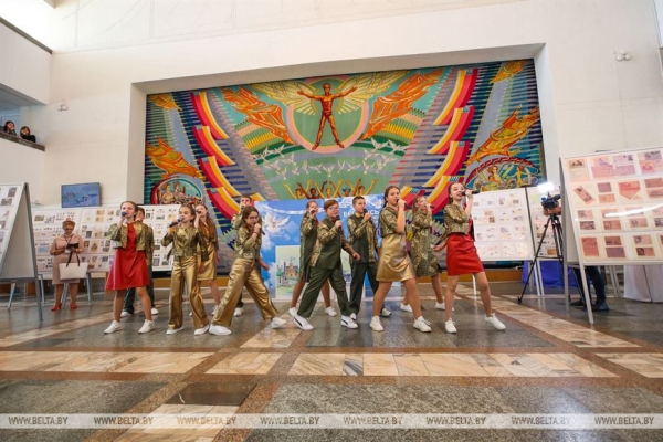 Коллекции из семи стран представлены в Бресте на филателистической выставке для детей и молодежи