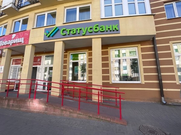СтатусБанк открыл в центре Бреста первое отделение с вкусными курсами. Это как?