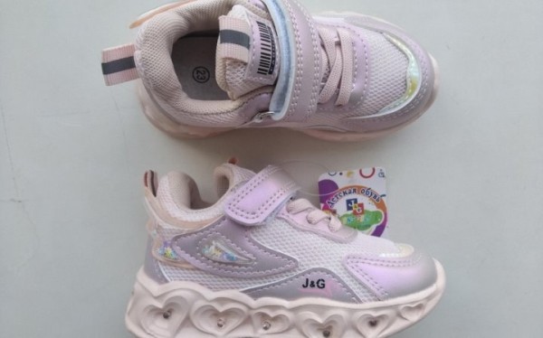 В Брестской области выявили опасную обувь и одежду для детей В Брестской области выявили опасную обувь и одежду для детей