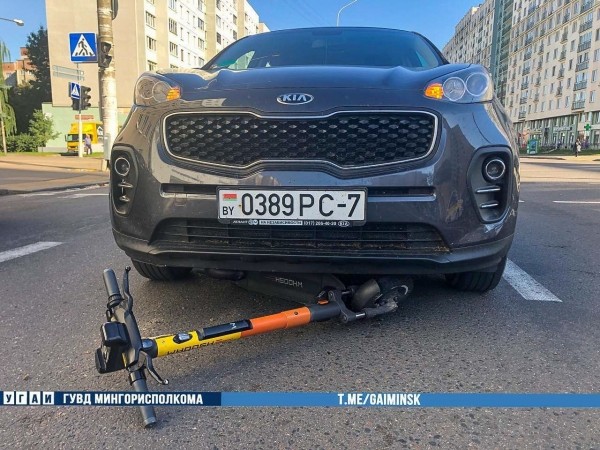 Мальчик на самокате попал под колеса авто в Минске. Это попало на видео