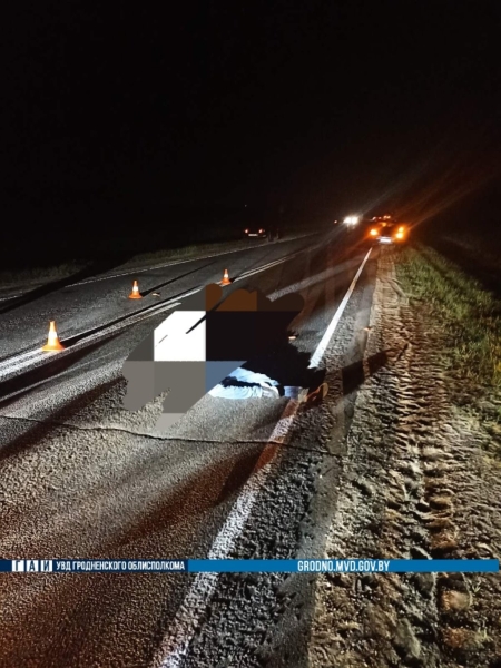 Пешеход лежал на проезжей части. Его переехал автомобиль