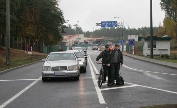 Лимиты на границе в 1000 евро действуют еще 10 дней. А потом новшества могут быть и для посылок Лимиты на границе в 1000 евро действуют еще 10 дней. А потом новшества могут быть и для посылок