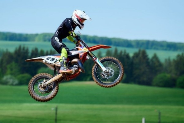 Парень из Кобрина стал чемпионом Беларуси по мотокроссу в классе 85 см куб. по итогам пяти этапов соревнований