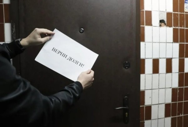 В Беларуси 19-летняя девушка взяла для младшей подруги кредит, а та не стала его выплачивать. Чем все закончилось?