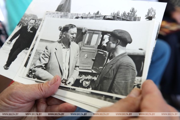 Жизнь достойна блокбастера. Под Пинском установили мемориальную доску борцу за воссоединение Беларуси