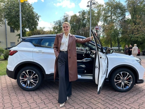 «Мисс Беларусь» получила новый автомобиль. Сколько он стоит?