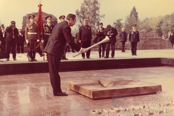 25 сентября 1971 был торжественно открыт мемориальный комплекс «Брестская крепость-герой» 25 сентября 1971 был торжественно открыт мемориальный комплекс «Брестская крепость-герой»