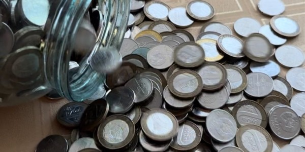 Закатала 4 банки монет. Брестчанка о необычном способе накопить денег Закатала 4 банки монет. Брестчанка о необычном способе накопить денег