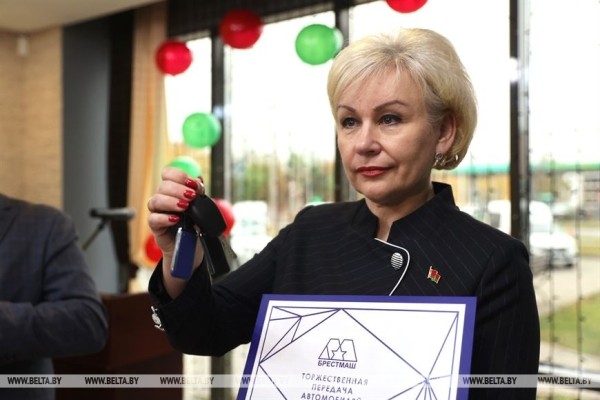 13 автомобилей от ОАО «Брестмаш» переданы социальным службам Гомеля и Могилева