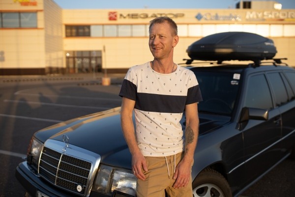 «Для меня она бесценна». Белорус восстановил 31-летний Mercedes-Benz (S124) до идеального состояния «Для меня она бесценна». Белорус восстановил 31-летний Mercedes-Benz (S124) до идеального состояния