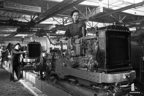 70 лет назад с конвейера сошел первый белорусский трактор 70 лет назад с конвейера сошел первый белорусский трактор