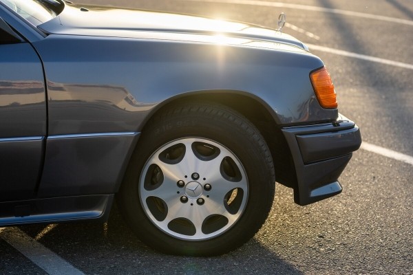 «Для меня она бесценна». Белорус восстановил 31-летний Mercedes-Benz (S124) до идеального состояния «Для меня она бесценна». Белорус восстановил 31-летний Mercedes-Benz (S124) до идеального состояния