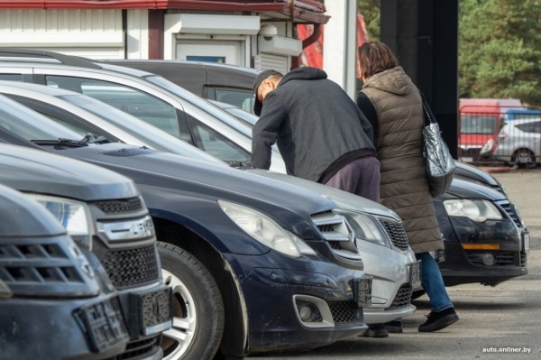 Пару свежачков из Европы и сплошная «бэушка». Что теперь продают на брестском авторынке? Пару свежачков из Европы и сплошная «бэушка». Что теперь продают на брестском авторынке?