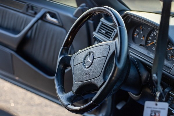 «Для меня она бесценна». Белорус восстановил 31-летний Mercedes-Benz (S124) до идеального состояния «Для меня она бесценна». Белорус восстановил 31-летний Mercedes-Benz (S124) до идеального состояния