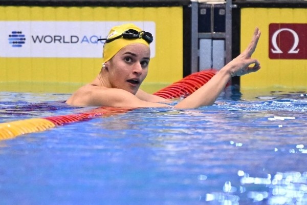 Австралийская спортсменка установила мировой рекорд в плавании на спине Австралийская спортсменка установила мировой рекорд в плавании на спине