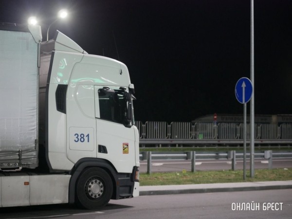 Минтранс предупредил белорусских перевозчиков о запрете на ввоз перецепленных грузов в Казахстан