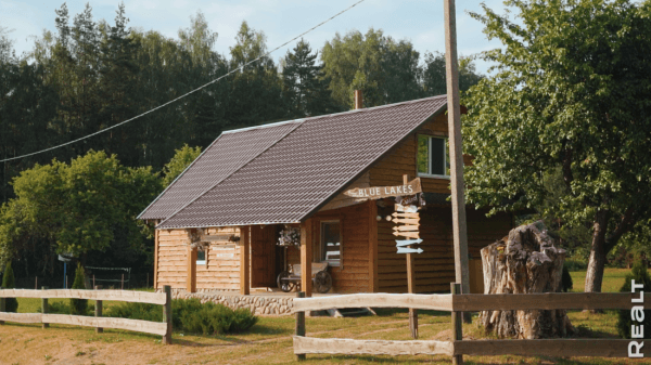 Вложили 30 тыс. долларов. История превращения 100-летнего дома в белорусской Швейцарии в родовое гнездо Вложили 30 тыс. долларов. История превращения 100-летнего дома в белорусской Швейцарии в родовое гнездо