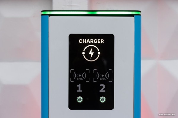 В Беларуси появился новый бренд ЭЗС. Первую станцию открыли в Колодищах В Беларуси появился новый бренд ЭЗС. Первую станцию открыли в Колодищах