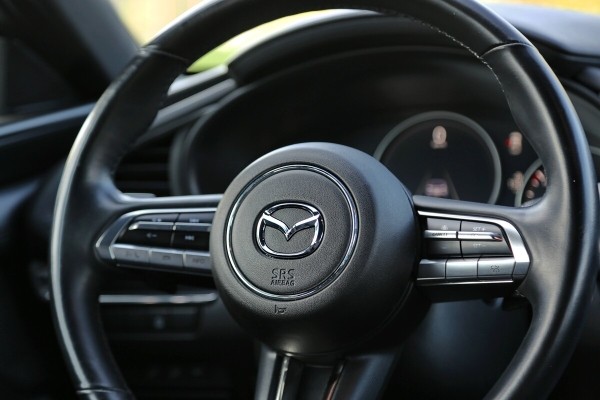 Тачка из США. Белорус восстановил полноприводный хетчбэк Mazda 3 — сколько стоил ремонт?