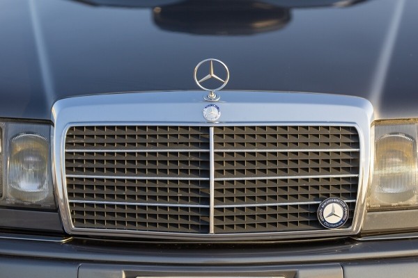 «Для меня она бесценна». Белорус восстановил 31-летний Mercedes-Benz (S124) до идеального состояния «Для меня она бесценна». Белорус восстановил 31-летний Mercedes-Benz (S124) до идеального состояния