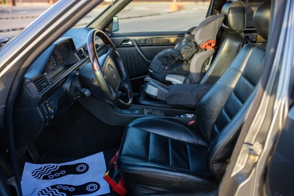 «Для меня она бесценна». Белорус восстановил 31-летний Mercedes-Benz (S124) до идеального состояния «Для меня она бесценна». Белорус восстановил 31-летний Mercedes-Benz (S124) до идеального состояния