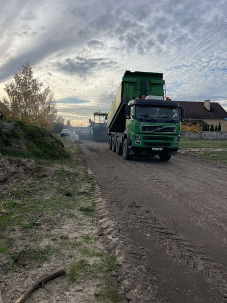 В Бресте ведутся работы по устройству асфальтобетонного покрытия на грунтовых улицах города В Бресте ведутся работы по устройству асфальтобетонного покрытия на грунтовых улицах города