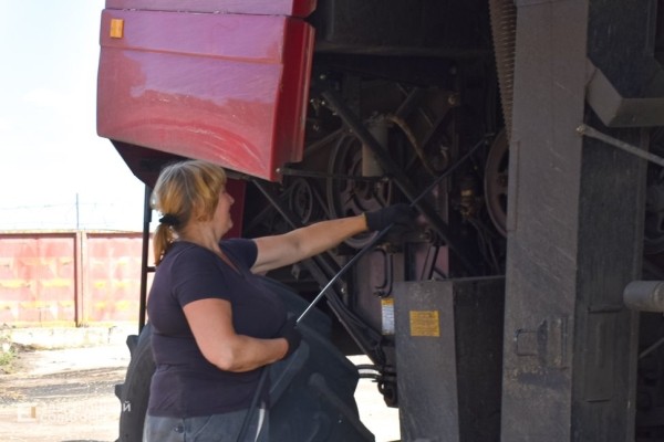 «Сама от себя не ожидала». История о том, директор сельского клуба сменила профессию и счастлива