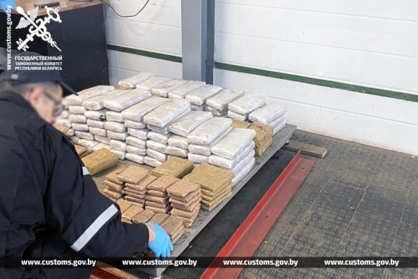 Россиянин пытался ввезти в Беларусь 154 кг гашиша – не вышло Россиянин пытался ввезти в Беларусь 154 кг гашиша – не вышло