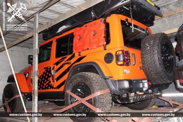 Перевозчик занизил стоимость ввозимых авто почти в 3 раза