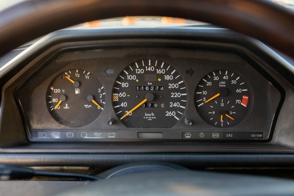 «Для меня она бесценна». Белорус восстановил 31-летний Mercedes-Benz (S124) до идеального состояния «Для меня она бесценна». Белорус восстановил 31-летний Mercedes-Benz (S124) до идеального состояния