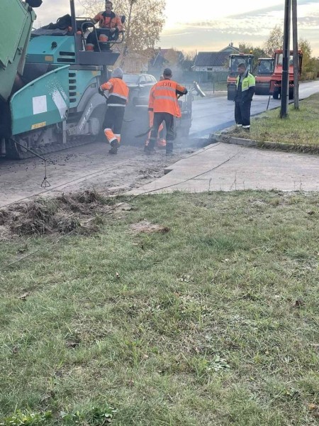 В Бресте ведутся работы по устройству асфальтобетонного покрытия на грунтовых улицах города В Бресте ведутся работы по устройству асфальтобетонного покрытия на грунтовых улицах города