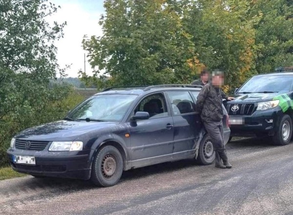 В багажнике авто было 1700 пачек контрабандных сигарет. Литовские пограничники задержали белоруса