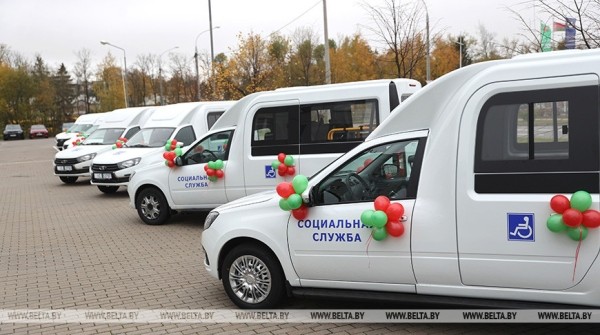 13 автомобилей от ОАО «Брестмаш» переданы социальным службам Гомеля и Могилева