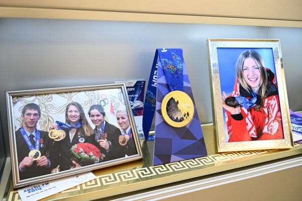 Дарья Домрачева подарила свою первую олимпийскую медаль музею НОК Дарья Домрачева подарила свою первую олимпийскую медаль музею НОК