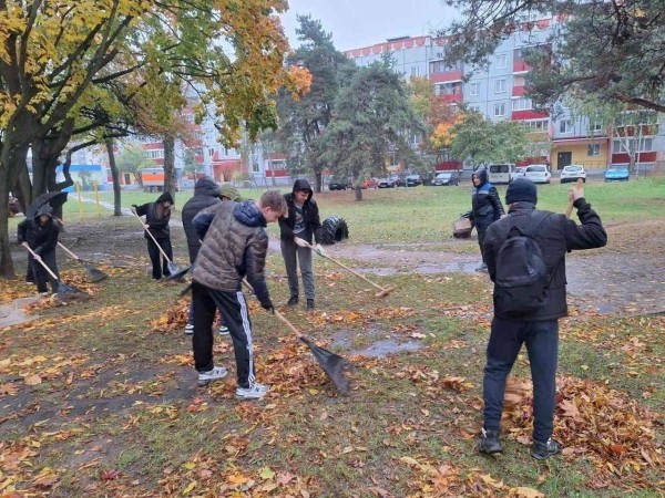 Участники «Марафона чистоты» навели порядок на Дубровке в Бресте