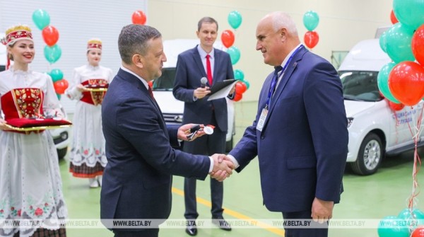 Спецавтомобили для социального обслуживания передали пяти ТЦСОН и дому-интернату в Брестской области Спецавтомобили для социального обслуживания передали пяти ТЦСОН и дому-интернату в Брестской области