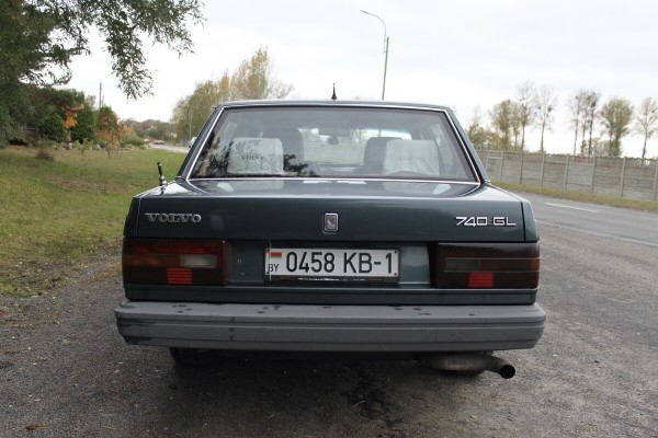 Настоящий «шведский чемодан»! На брестских улицах до сих пор ездит на неубиваемом Volvo 740 GL