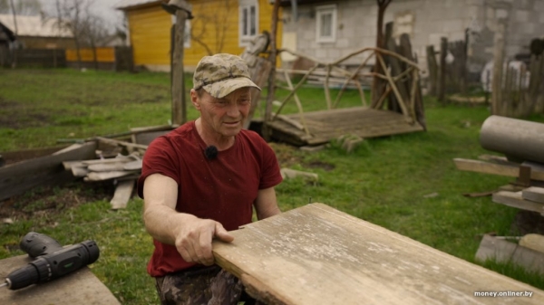 «Считалось, если есть лодка, ты хозяин». Мужчина из Брестской области 30 лет занимается необычным делом
