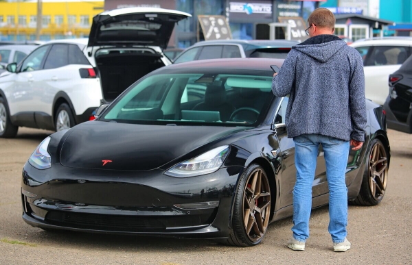 Размер зарплаты — имеет значение? Сколько нужно зарабатывать, чтобы растаможить по льготе Tesla за 50 тысяч евро Размер зарплаты — имеет значение? Сколько нужно зарабатывать, чтобы растаможить по льготе Tesla за 50 тысяч евро